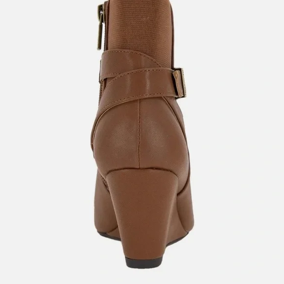 NWT Kenneth Cole Reaction Women’s Emmie Brown Wedge Boot Size 9 - Picture 3 of 13